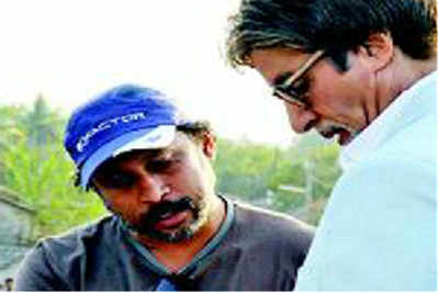 Shoojit Sircar backs up SRK as Bengal's ambassador
