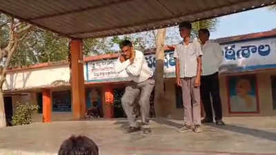 Teacher does sit-ups to instil discipline among pupils in Andhra Pradesh