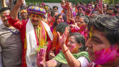 Watch: BJP MP Manoj Tiwari celebrates Holi, sings 'Raghuveera'