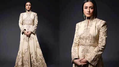 Namrata Shirodkar proved that she is the queen of Mahesh Babu and Telugu Cinema Royalty in the latest look