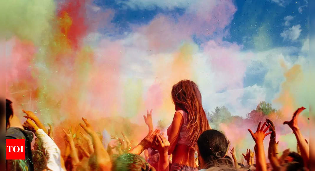 Happy Holi 2025: 41+ Heartfelt quotes the perfectly describe the essence of festival of colours