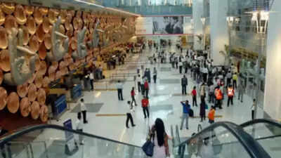 दिल्ली एयरपोर्ट: यात्री के बैग से हुई चोरी, दो कर्मचारी गिरफ्तार