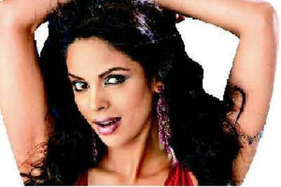 Mallika Sherawat replaces Sameera in item song