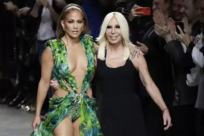  Donatella quits as creative chief amid sale talk