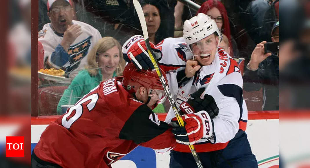 Leafs’ Max Domi drops the gloves on Nate Schmidt after huge hit on Panthers Forward