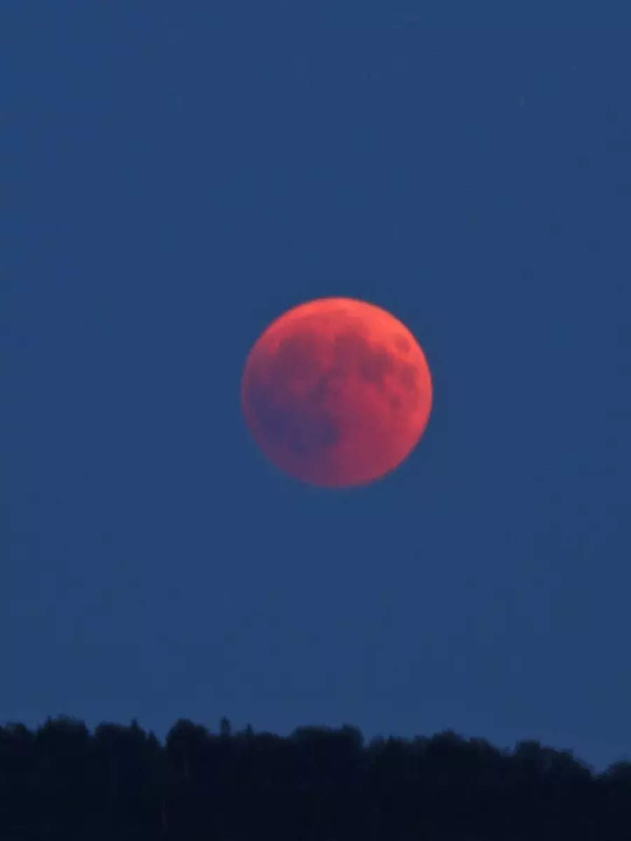 8 most beautiful and iconic images captured of the ‘Blood moon’ during Lunar Eclipse