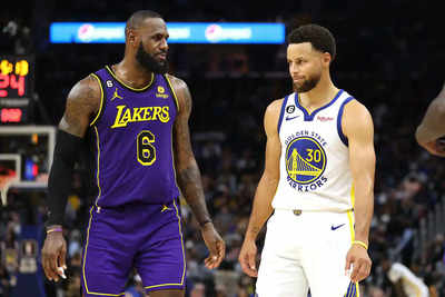 LeBron James reacts to Stephen Curry’s 4,000 3-Pointers amid Steve Kerr’s grand claim about Golden State Warriors superstar