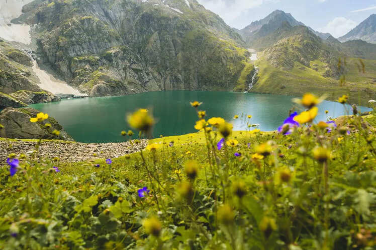 Gadsar Lake, Kashmir