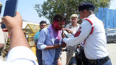 होली पर शराब पीकर गाड़ी चलाने वालों पर दिल्ली पुलिस की सख्ती