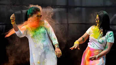 On Holi, Hyderabad turns city of colours