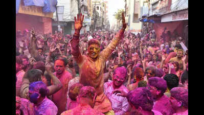 On Holi, Hyderabad turns city of colours
