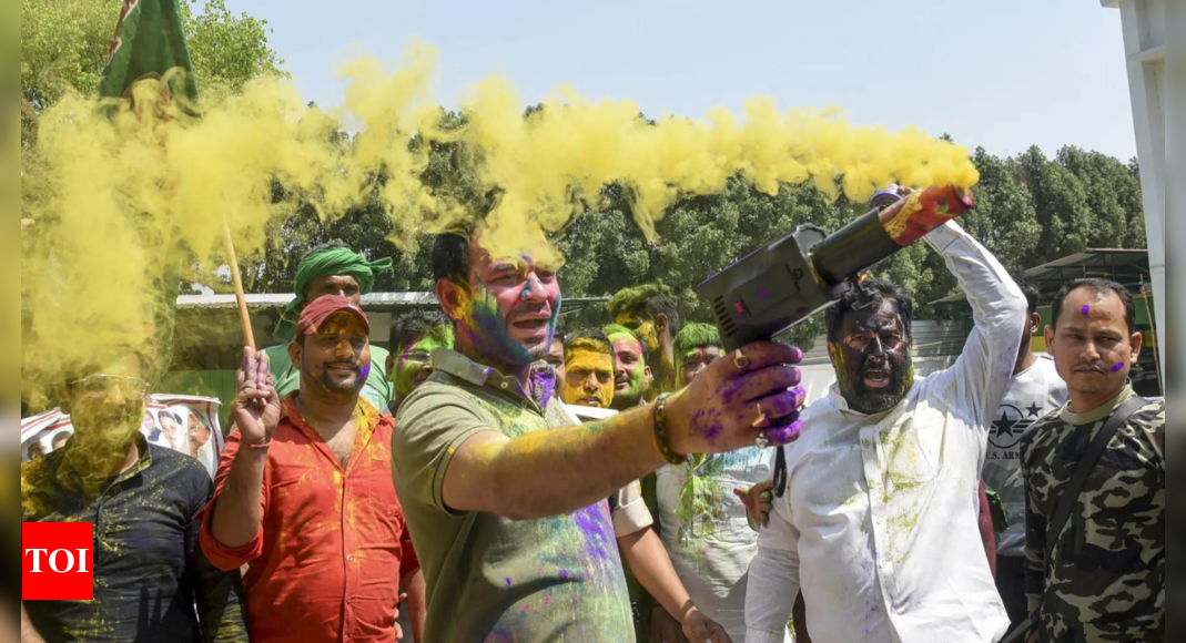 'Nahi thumka lagaoge toh suspend kar diye jaoge': Tej Pratap Yadav instructs policeman to dance at Holi event, faces backlash