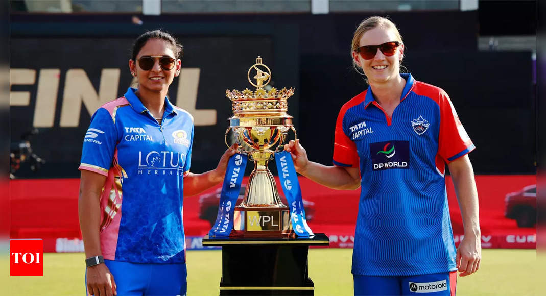 WPL Final Live: Harmanpreet fifty take Mumbai Indians to 149/7