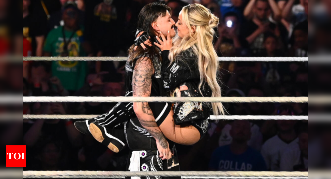 WWE's 5 Most Shocking On-Screen Love Angles