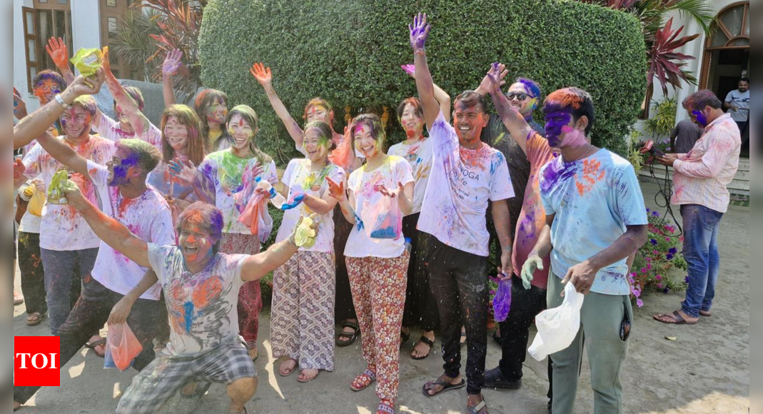 Foreign tourists embrace Holi celebrations in Odisha's Puri