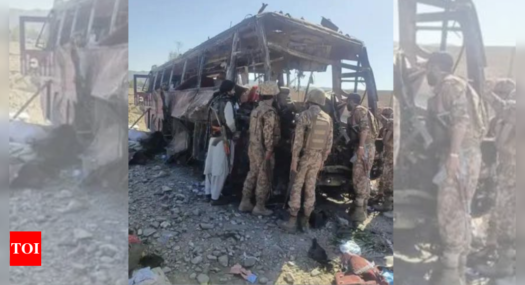 Baloch outfit kills 9, wounds 35 in suicide bombing of paramilitary convoy