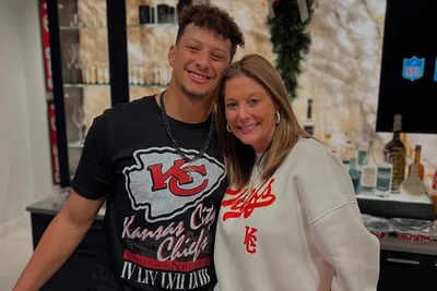 Despite Patrick Mahomes' wealth, Mama Randy Mahomes abandons his luxury jet for an economy class adventure