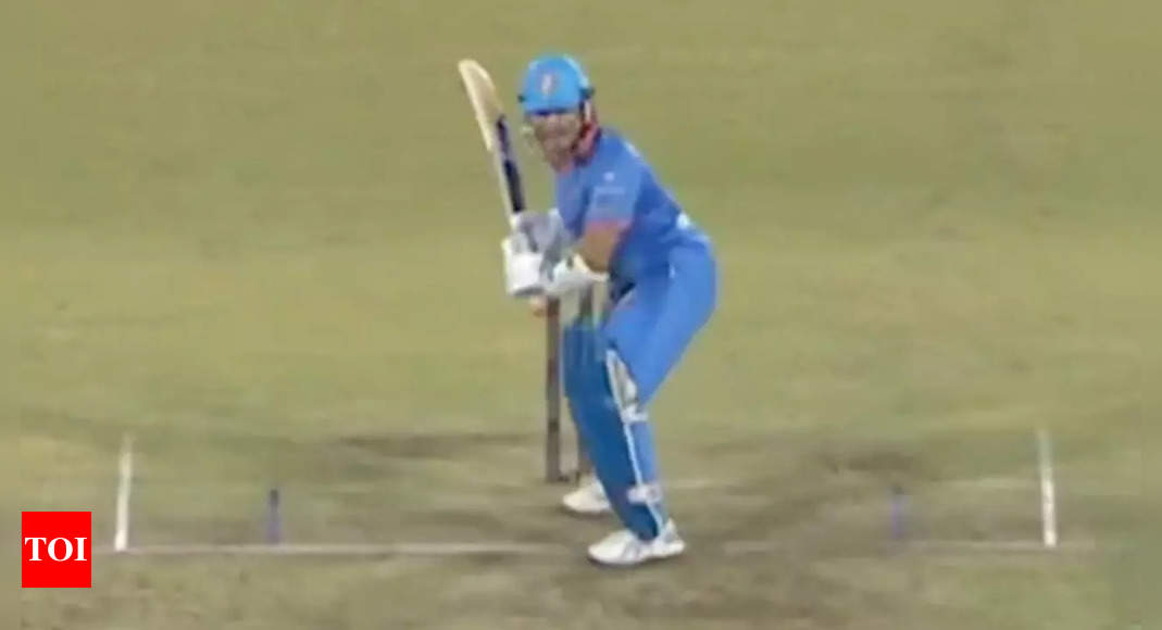 WATCH: Tendulkar evokes 90s nostalgia with stunning show