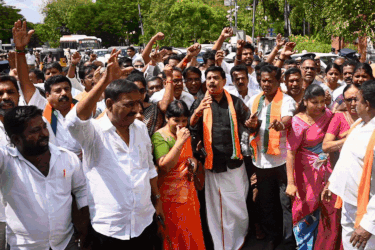 Fadnavis equally cruel as Aurangzeb,' says Congress leader; BJP calls  remark 'insult' to Maharashtra | India News - The Times of India