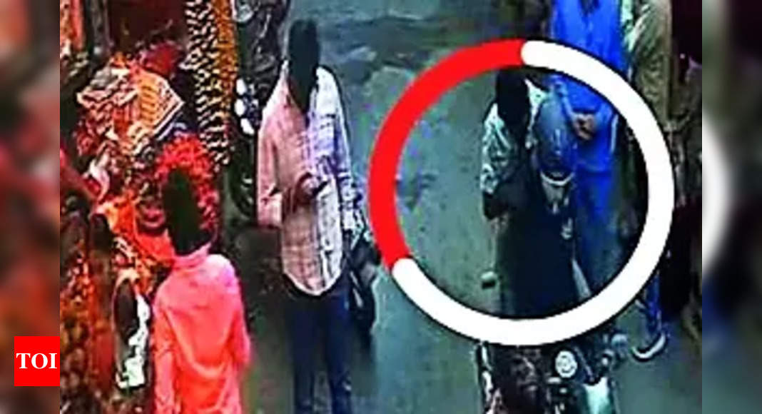 Faith and crime: Robbery accused bows before temple moments before Rs 10.09 crore heist in Bihar