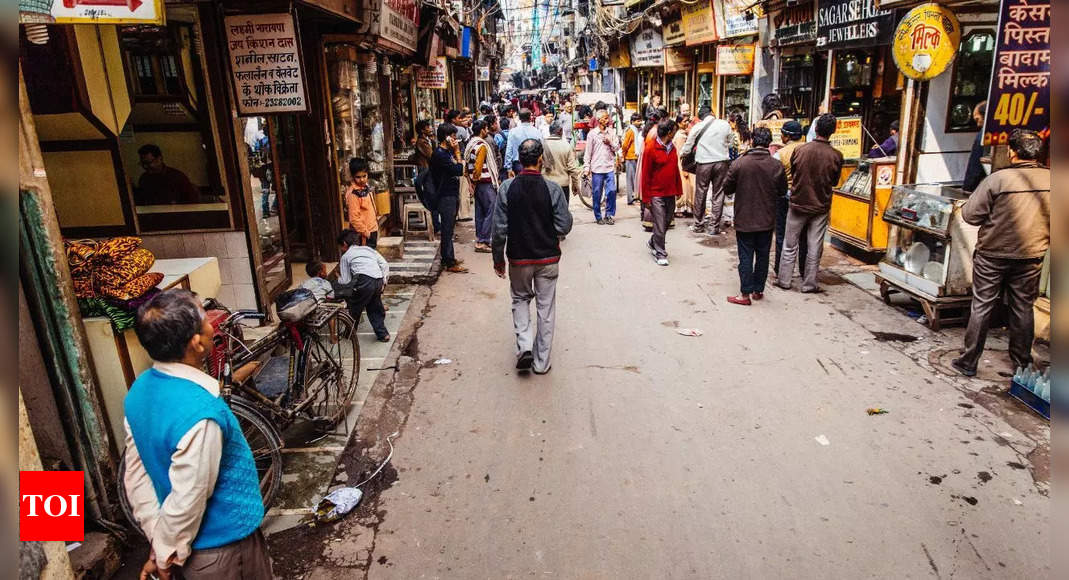 WATCH: This wild animal was spotted casually roaming through Delhi streets– Netizens are shocked!