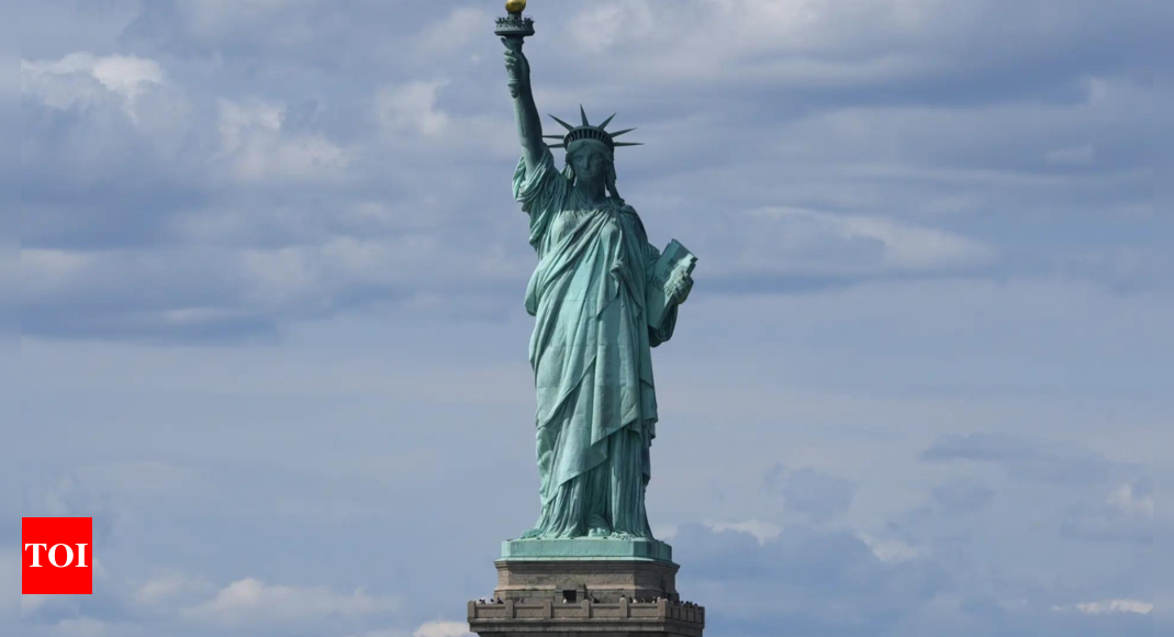 US, France squabble over Statue of Liberty