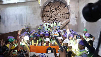 दिल्ली मेट्रो: फेज-4 के सबसे गहरे अंडरग्राउंड स्ट्रेच पर टनल का काम पूरा