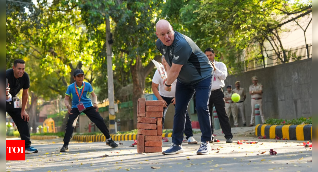 New Zealand PM Luxon joins Ross Taylor for a game of cricket in Delhi