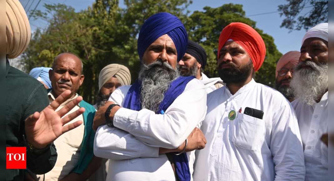 Farmer leaders Dallewal, Pandher detained in Mohali