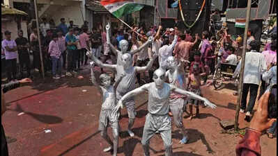 Residents of Old B’gavi areas celebrate Holi with great enthusiasm