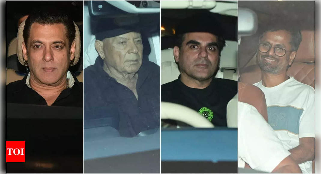 Salman Khan, Salim Khan, Arbaaz Khan, AR Murugadoss and Khan family attends special screening of Sikandar