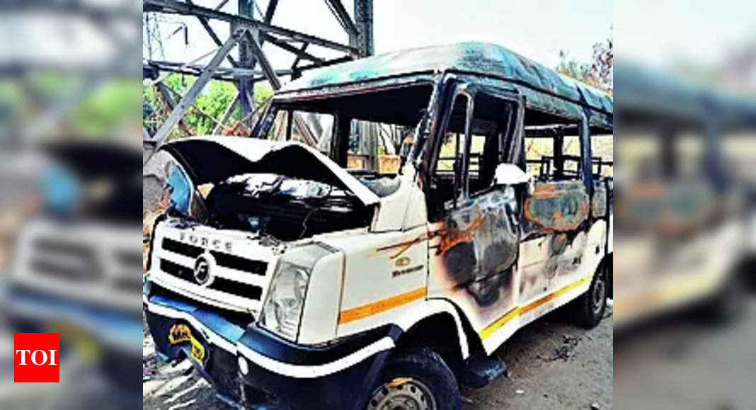 4 burnt alive, 10 hurt as Pune co bus catches fire