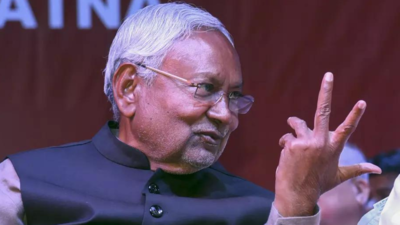 Nitish Kumar loses cool again, this time over mobile phones