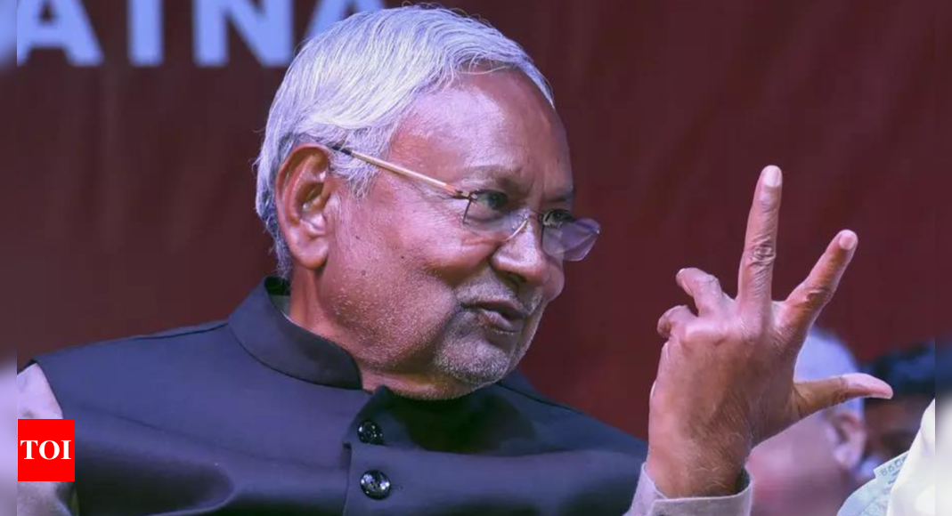 Oops, he does it again! Nitish loses cool, this time over mobile phones