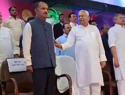 Tejashwi Yadav shares video of Nitish 'talking' during national anthem, raises questions on Bihar CM's health