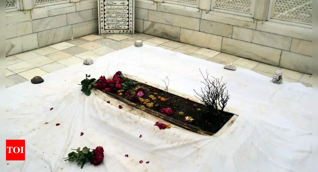 This family has cared for Aurangzeb’s tomb for 300 years—do they get paid