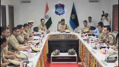 Cops draw a list of 8,374 notorious elements in state