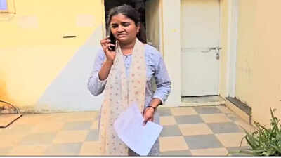 चटनी गिराकर महिला से लूट, 85000 की चपत!