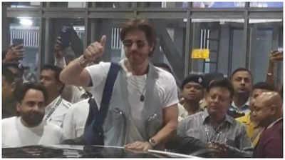 Shah Rukh Khan sparks frenzy at Kolkata airport; blows kisses to fans screaming 'Love you King Saab' - WATCH