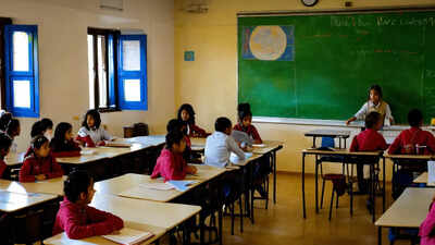 सीतामढ़ी: मृत शिक्षकों से भी अटेंडेंस का जवाब मांग रहा शिक्षा विभाग