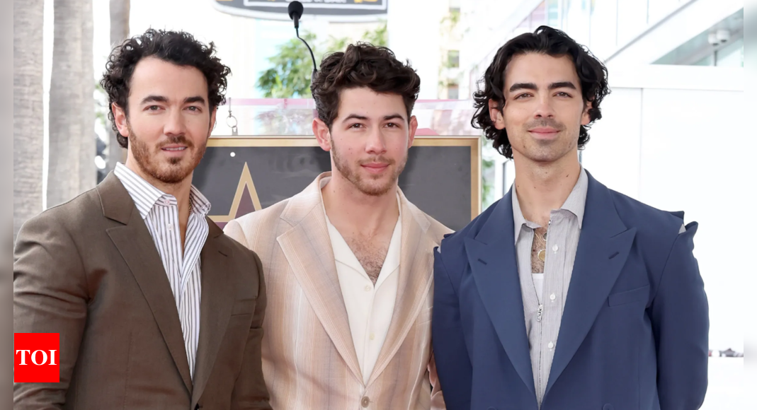 The Jonas Brothers begin 20th Anniversary celebrations by lighting up the empire state building