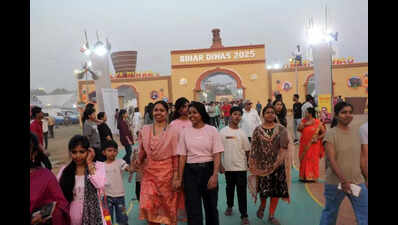 Gandhi Maidan comes alive with magic, music and more