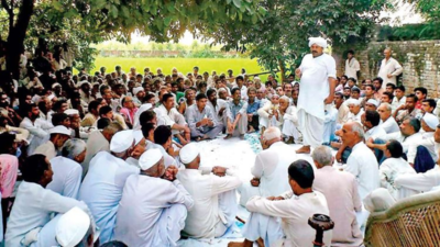 खाप पंचायतियों ने बंदूक संस्कृति और अश्लीलता को बढ़ावा देने वाले कलाकारों के खिलाफ कानूनी कार्रवाई और सामाजिक बहिष्कार की मांग की