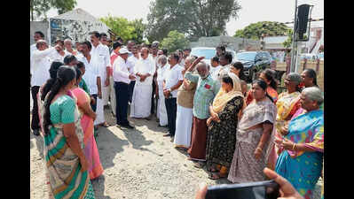 Pollachi MLA, railway officials inspect level crossing at Vadugapalayam