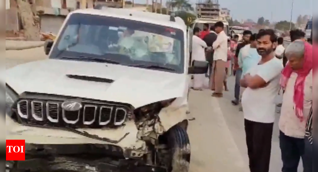 4 dead, 5 injured as car rams into divider while returning from wedding ...