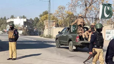 Pakistani security forces kill 16 militants attempting to cross border from Afghanistan