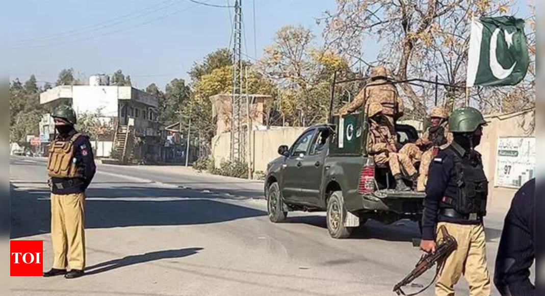 Pakistani security forces kill 16 militants attempting to cross border from Afghanistan