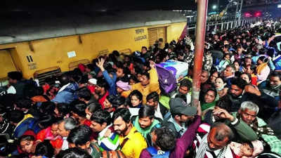 Heavy rush at New Delhi Railway Station; crowd-control measures avert tragedy