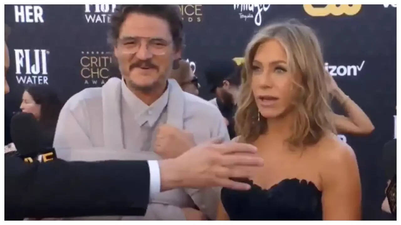 Jennifer Anistons Dinner Date with Pedro Pascal Sparks Buzz