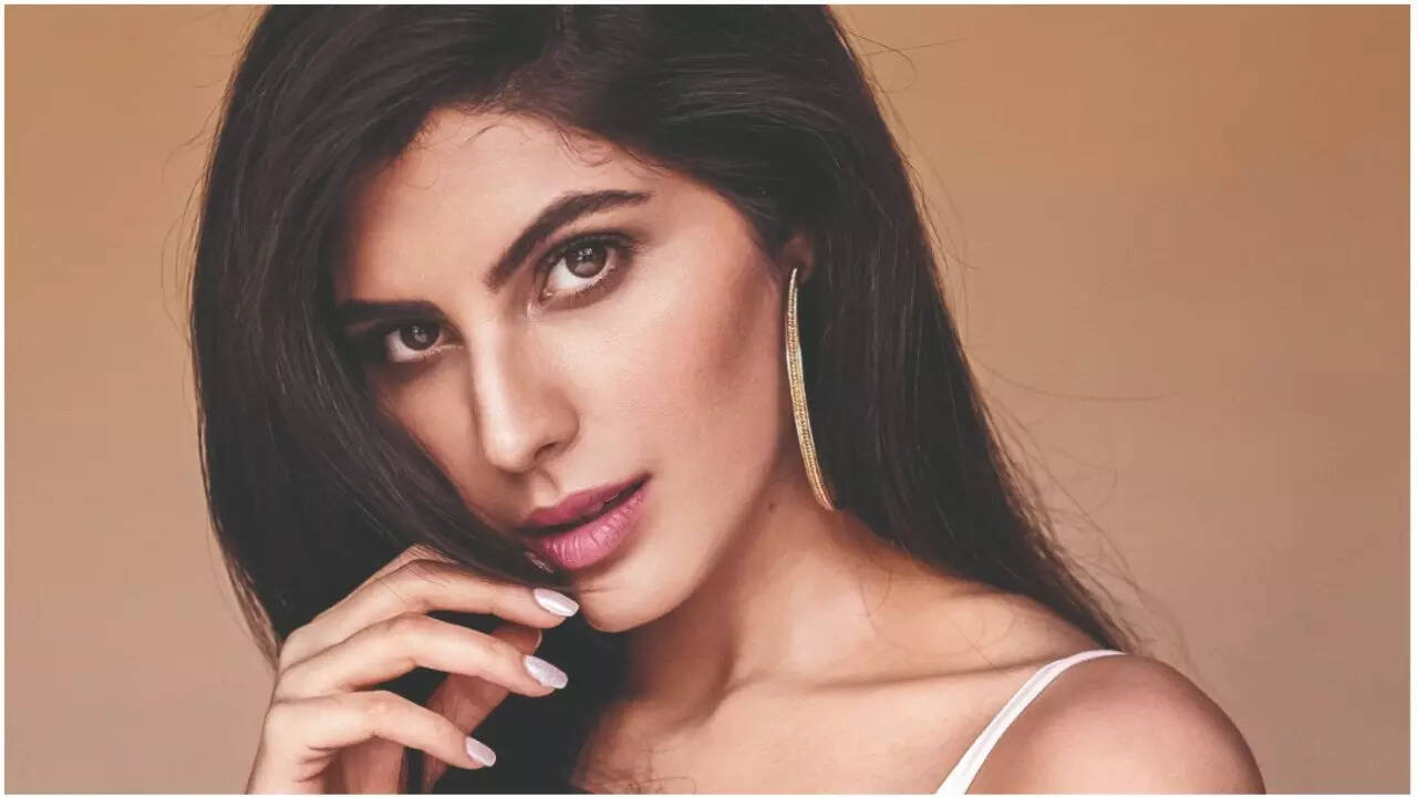 Elnaaz Norouzi Image